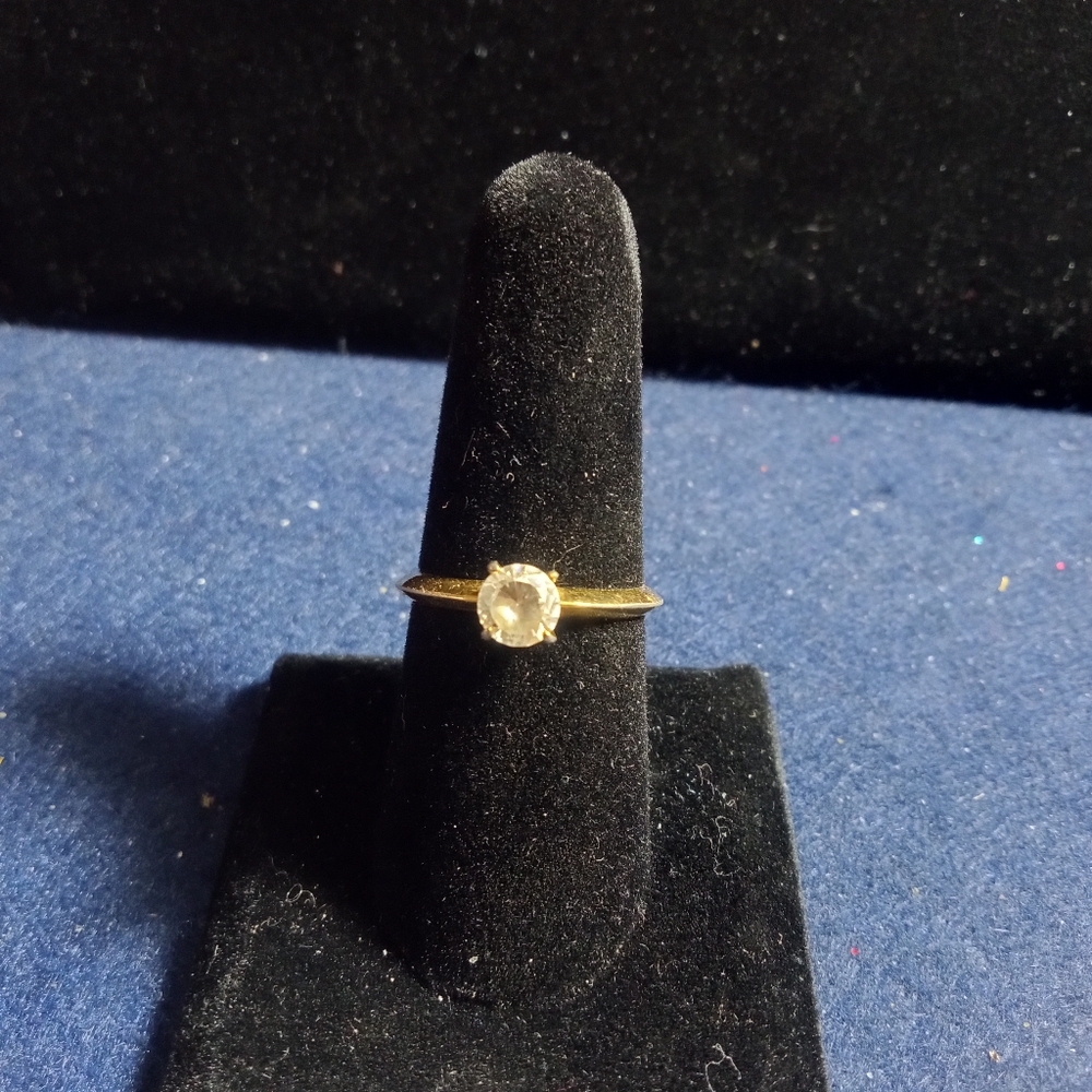 Elegant Goldtone Ring with Clear Solitaire Stone Size 8